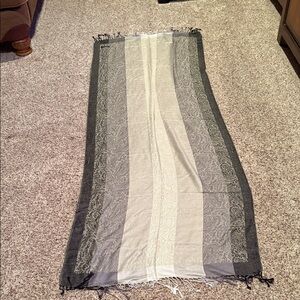 Elegant Black and Gray Scarf 35 x 27